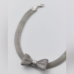 Women’s Urban Outfitters 15” Silver Mesh Bow Choker Necklace